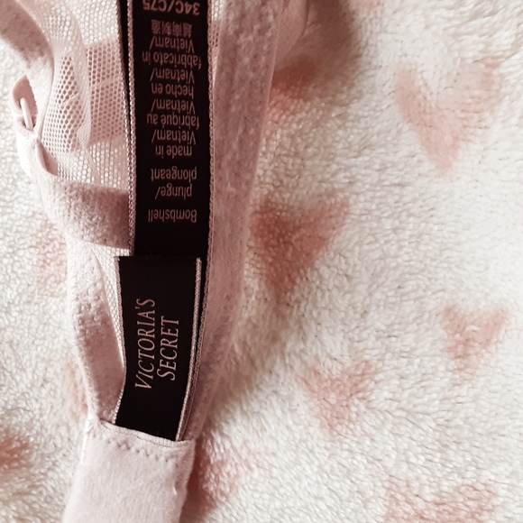 34C Victoria's Secret Bombshell Plunge - Picture 3 of 7